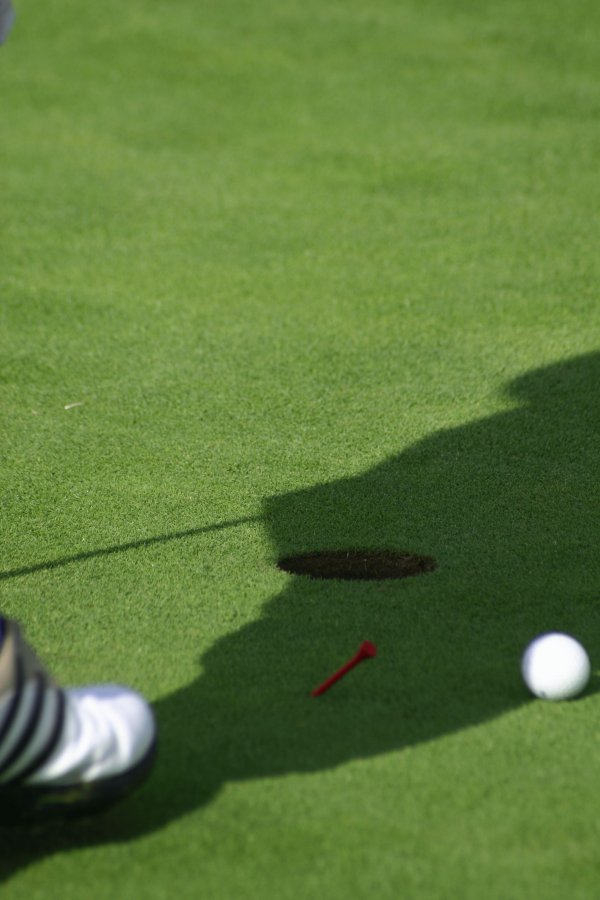 cg021hole1.jpg 73.1K
